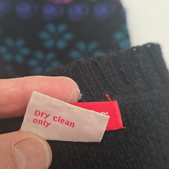 Women’s vintage 1980’s wool Halston III chunky sweater. Size Medium. - Picture 8 of 8